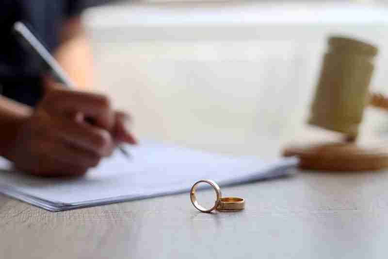 signing divorce documents
