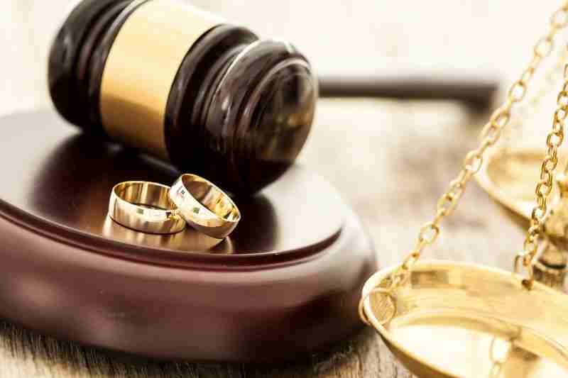 wedding rings with justice scale